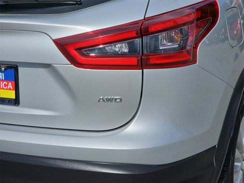 Used 2021 Nissan Rogue Sport S image 35