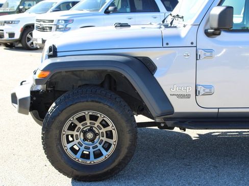 Used 2018 Jeep Wrangler Unlimited Sport S image 7