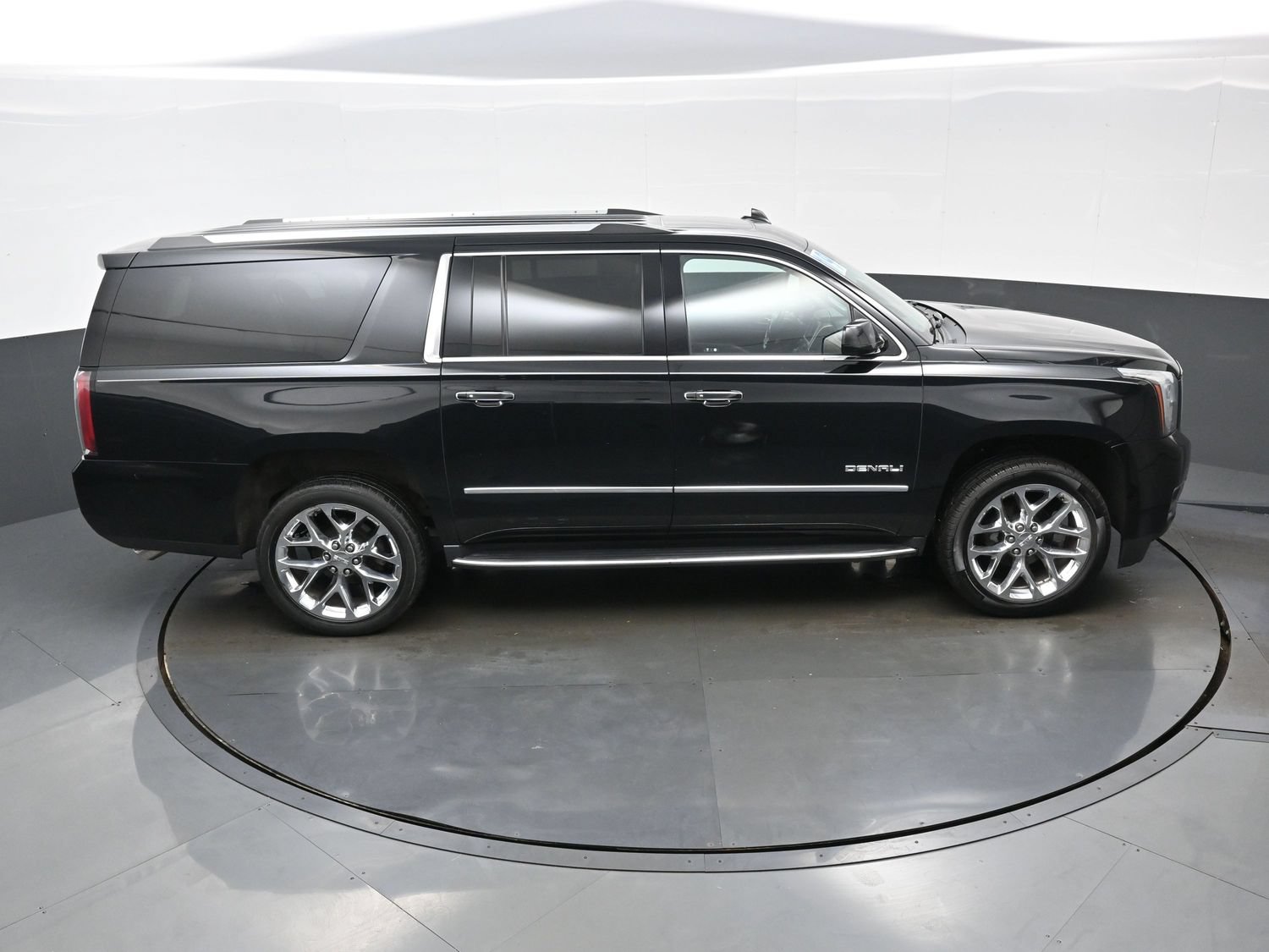 Used 2019 GMC Yukon XL Denali AWD/4WD image 44