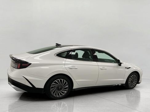 Certified 2025 Hyundai Sonata Limited FWD image 2