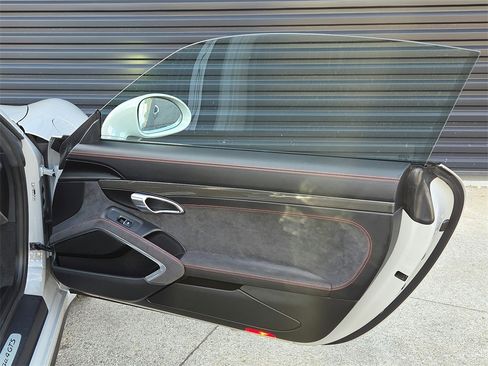 Used 2018 Porsche 911 Targa 4 GTS image 21