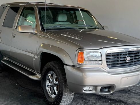 Used 2000 Cadillac Escalade 4WD image 4
