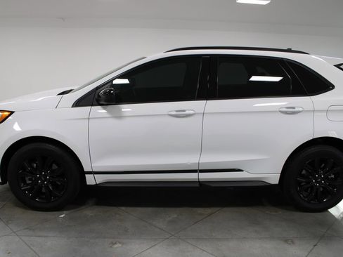 Used 2022 Ford Edge SE w/ Black Appearance Package image 6