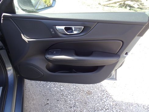 Used 2021 Volvo S60 T6 Momentum w/ Climate Package image 21