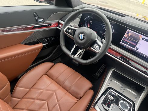 Used 2023 BMW 760i xDrive AWD/4WD image 9