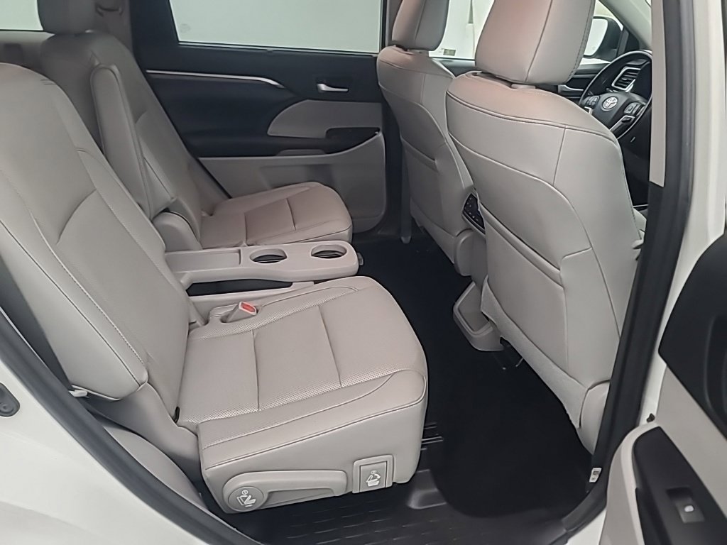 Used 2018 Toyota Highlander Limited Platinum AWD/4WD image 17