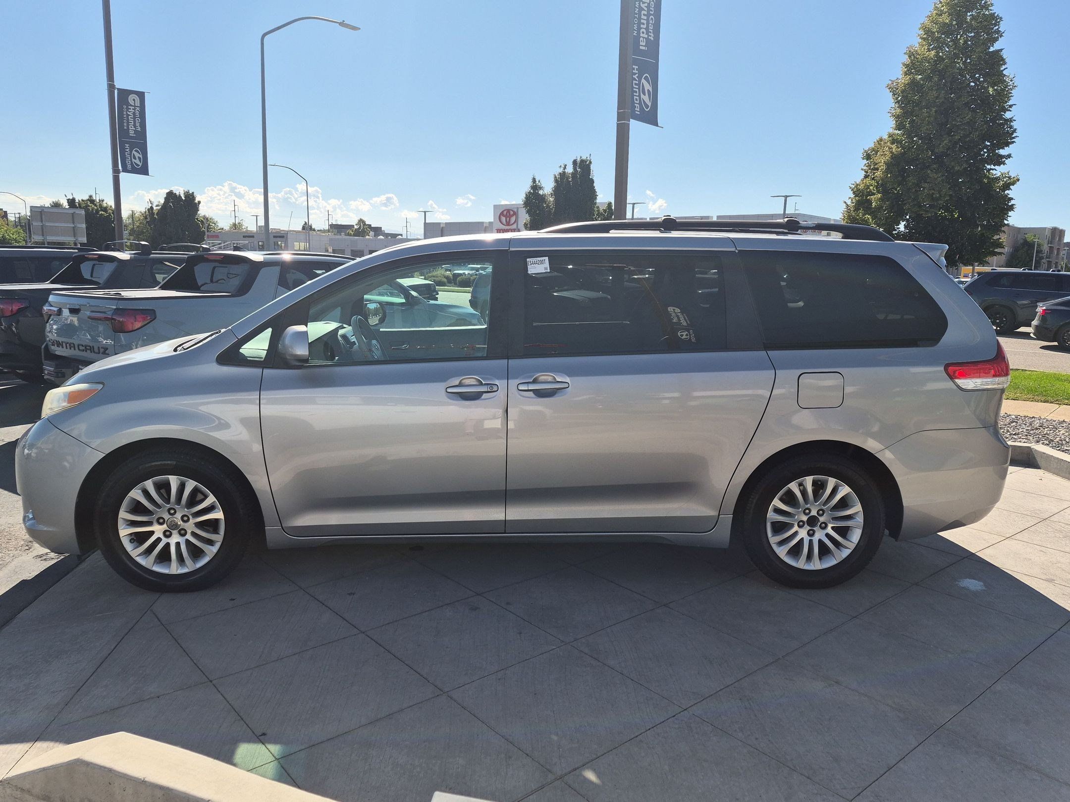 Used 2014 Toyota Sienna XLE FWD image 8