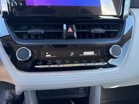 Used 2025 Toyota Corolla Cross L image 25