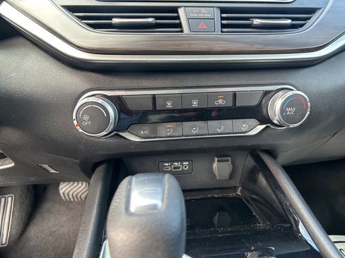 Used 2024 Nissan Altima 2.5 SV image 6