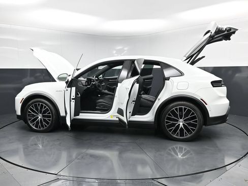 New 2026 Porsche Macan 4 Electric AWD/4WD image 30