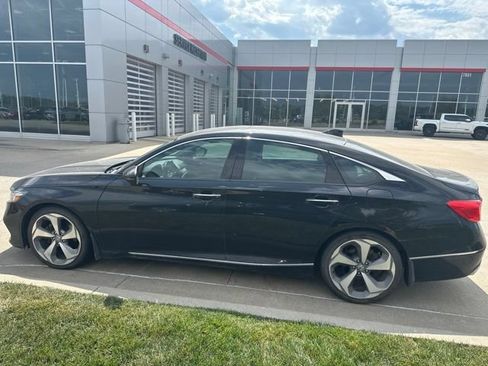 Used 2018 Honda Accord Touring image 7