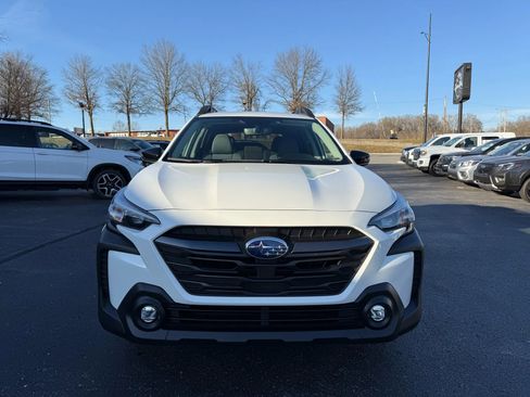 Used 2025 Subaru Outback Premium image 9