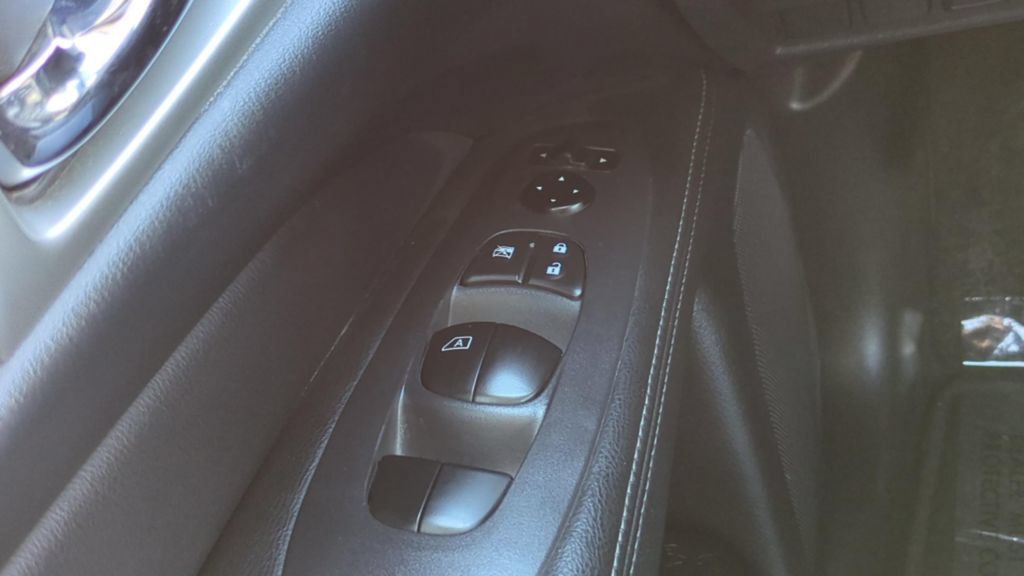 Used 2020 Nissan Pathfinder S FWD image 19