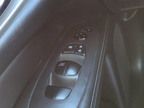 Used 2020 Nissan Pathfinder S FWD image 19