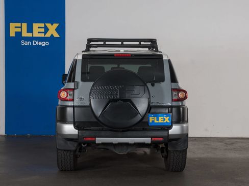 Used 2014 Toyota FJ Cruiser 4WD w/ Convenience Package image 4