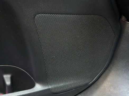 Used 2019 Toyota Highlander XLE image 19