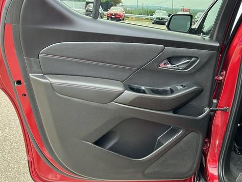 Used 2023 Chevrolet Traverse RS AWD/4WD image 24