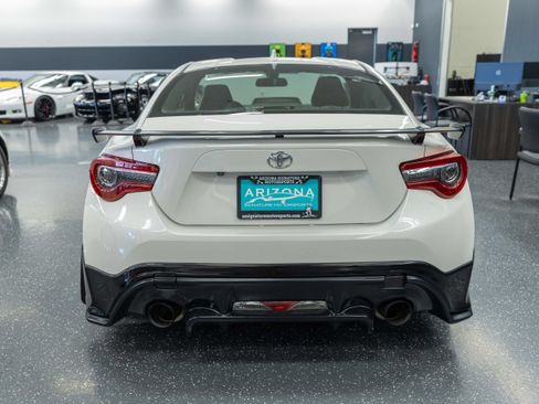 Used 2018 Toyota 86 RWD image 5