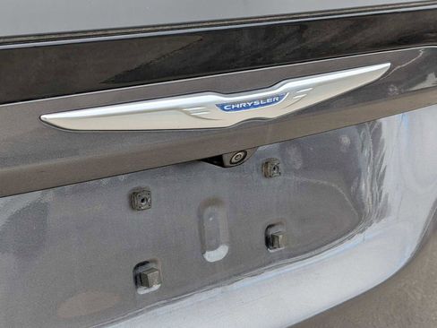 Used 2018 Chrysler Pacifica Touring Plus image 13