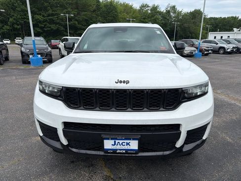 Used 2023 Jeep Grand Cherokee L Laredo AWD/4WD image 2