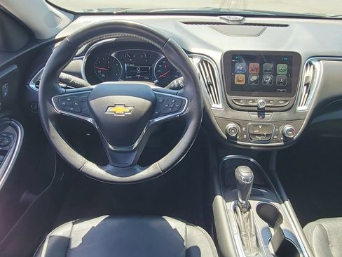 Used 2018 Chevrolet Malibu LT w/ Leather Package FWD image 11