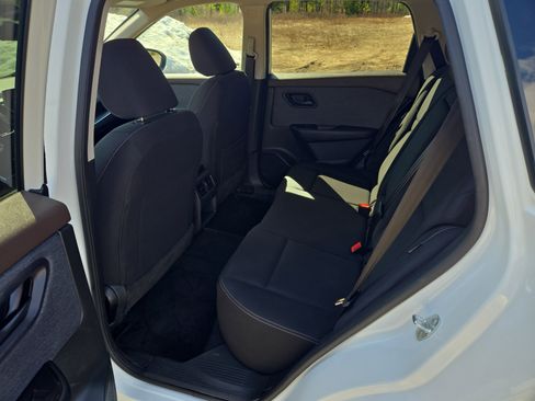 Used 2023 Nissan Rogue S image 16