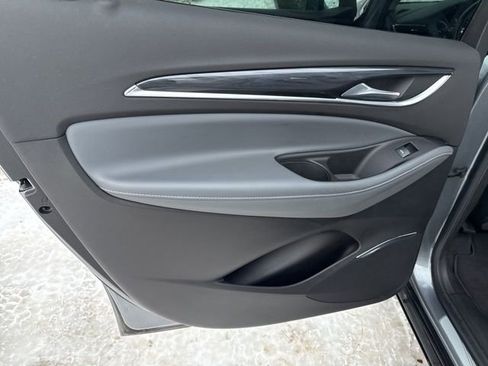 Used 2020 Buick Enclave Essence image 23