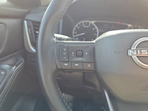 Used 2025 Nissan Rogue SV FWD image 17