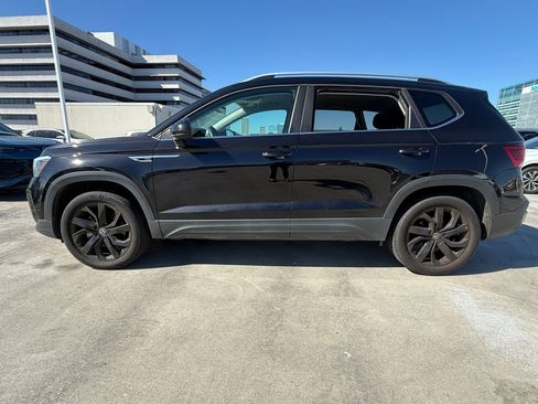 Used 2022 Volkswagen Taos SE image 2