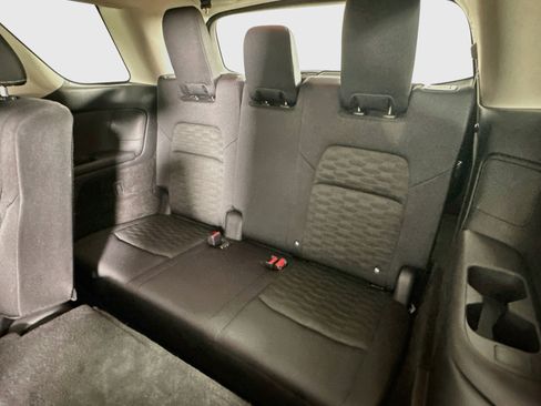 Used 2025 Nissan Pathfinder SV FWD image 28