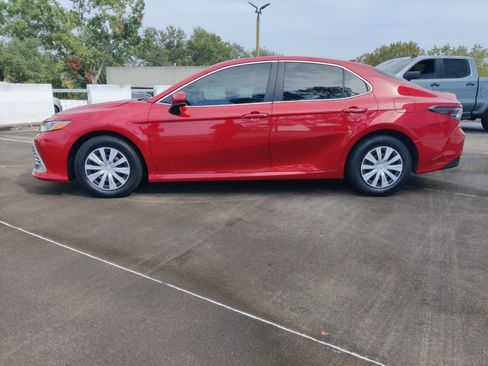 Used 2023 Toyota Camry LE image 5