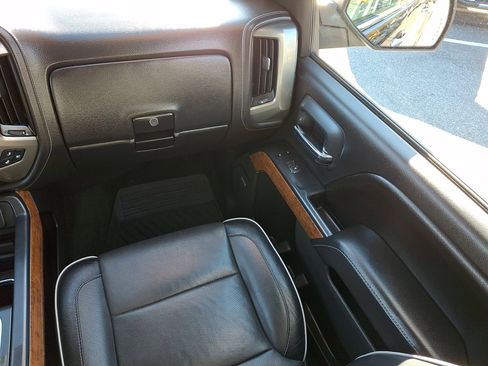 Used 2017 Chevrolet Silverado 1500 High Country image 16