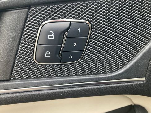 Used 2017 Ford Edge Titanium w/ Technology Package image 43