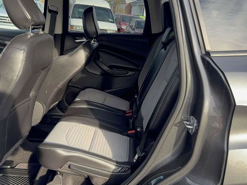 Used 2018 Ford Escape SE w/ SE Sport Appearance Package image 15