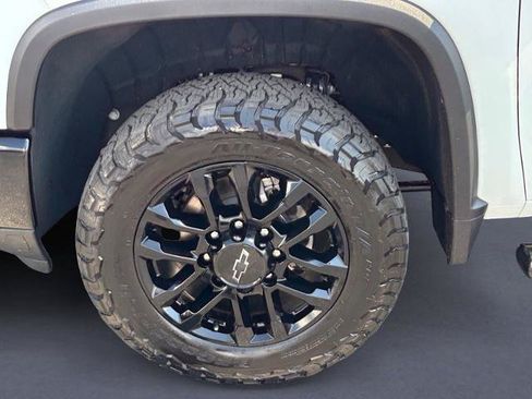 Used 2025 Chevrolet Silverado 2500 LT w/ Trail Boss Package AWD/4WD image 11