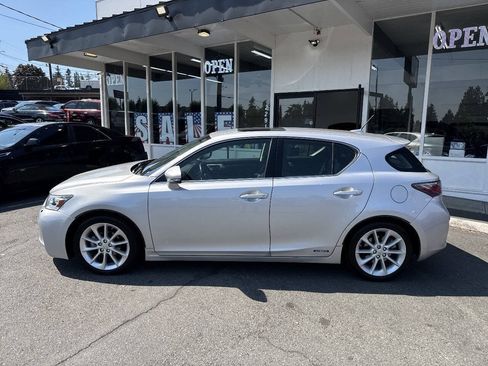 Used 2011 Lexus CT 200h Premium w/ Leather Pkg FWD image 3