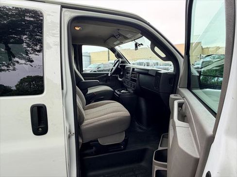 Used 2023 Chevrolet Express 3500 LS RWD image 3