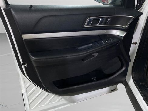 Used 2016 Ford Explorer XLT AWD/4WD image 18