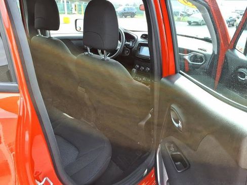 Used 2019 Jeep Renegade Sport image 27