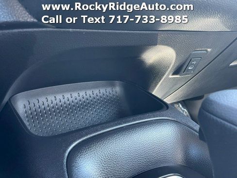 Used 2025 Toyota Corolla LE image 24