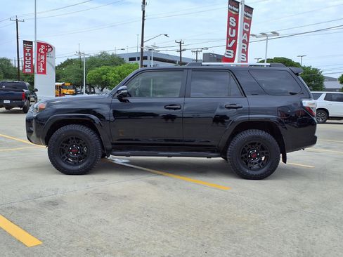 Used 2023 Toyota 4Runner SR5 Premium w/ Moonroof Package image 8