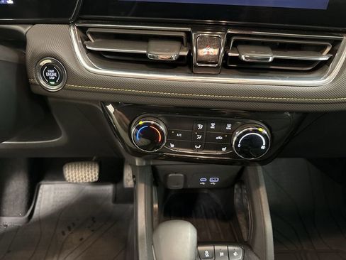 Used 2025 Chevrolet TrailBlazer ACTIV w/ Driver Confidence Package image 17