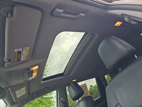 Used 2017 Toyota Highlander Limited FWD image 29