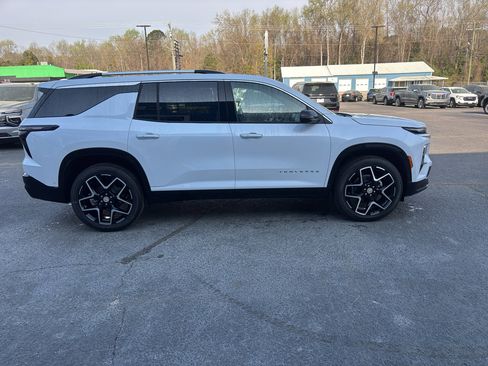 New 2026 Chevrolet Traverse High Country w/ LPO, Floor Liner Package FWD image 5