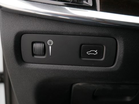 Used 2018 Volvo S90 T6 Momentum w/ Convenience Package image 26