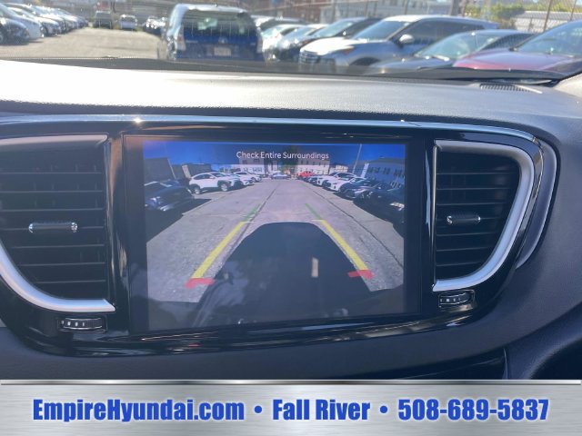 Used 2025 Chrysler Pacifica Select FWD image 24