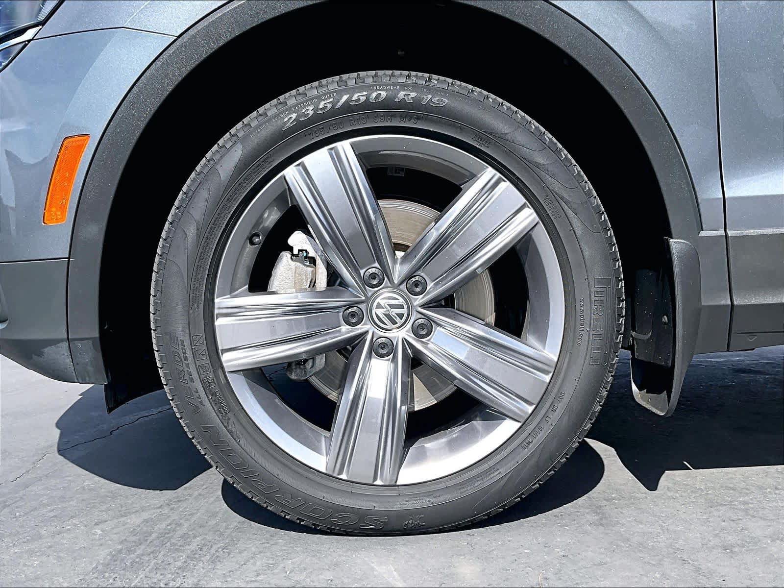 Used 2019 Volkswagen Tiguan SEL Premium w/ 3rd Row Seat Package AWD/4WD image 12