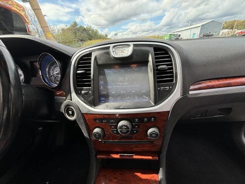 Used 2013 Chrysler 300 image 20