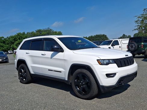 Used 2019 Jeep Grand Cherokee Laredo AWD/4WD image 1