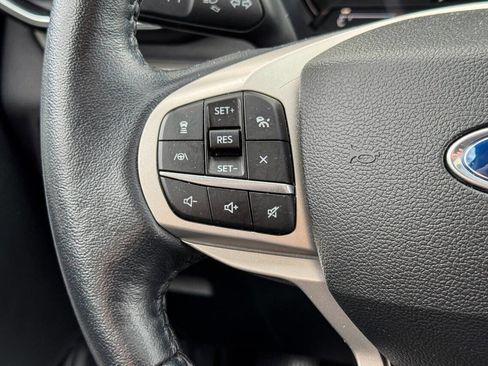 Used 2022 Ford Explorer XLT w/ Equipment Group 202A image 26